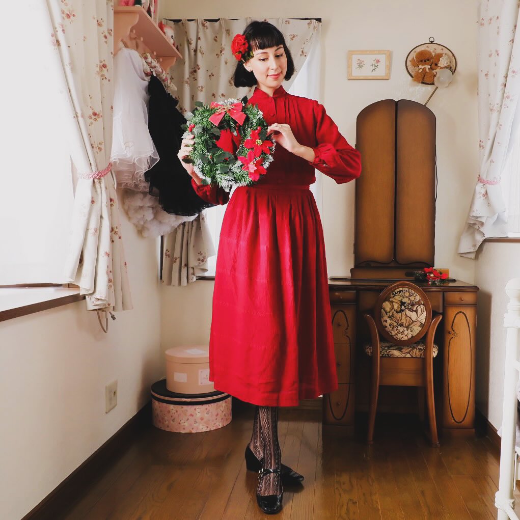 Elegant Retro Red Holiday Dress