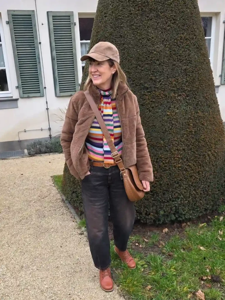 Earthy Layers with Barrel Jeans for a Casual Office Look