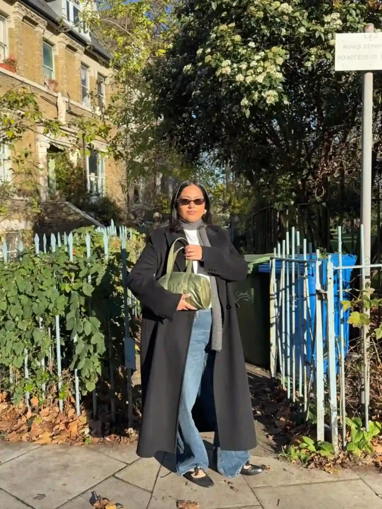 Sunlit Street Style with Classic Barrel Jeans