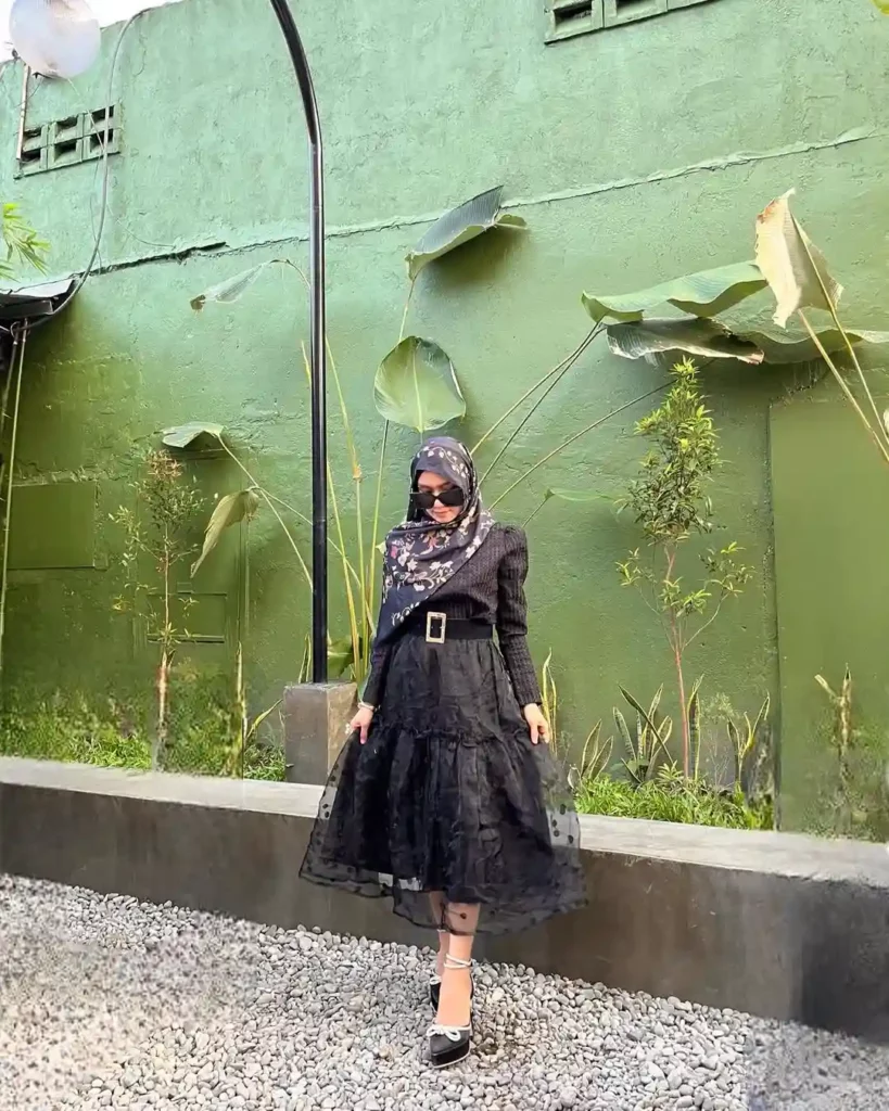 Dramatic Elegance with an Old Money Hijab Statement