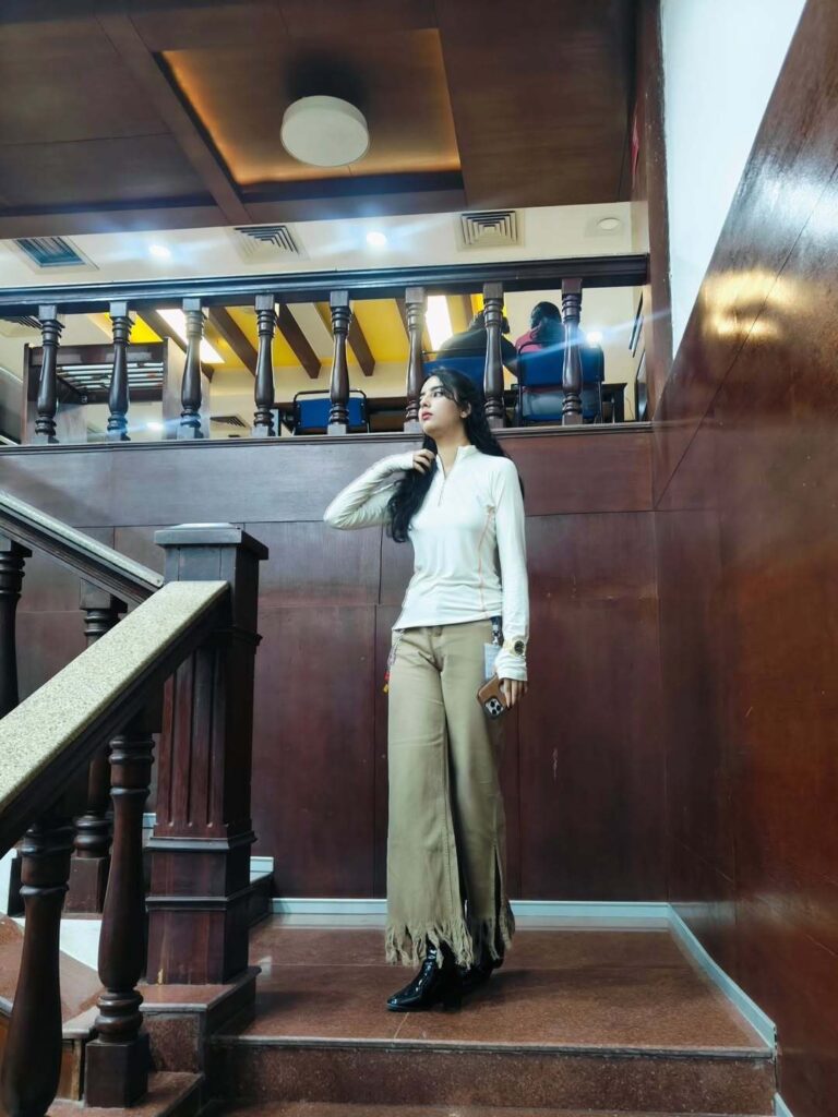 Warm & Stylish Winter Look for Busy College Days