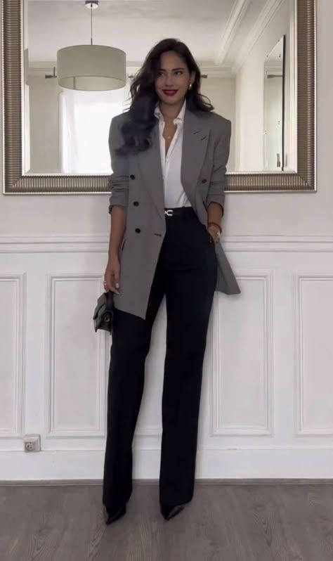 Polished Grey Blazer with Sharp Office Elegance