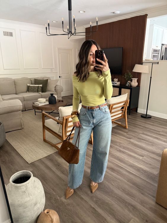 Lime Fitted Top and Light Barrel Jeans Concert Outfit