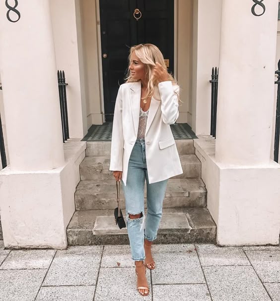White Blazer and Ripped Jeans Elegant Night Outfit