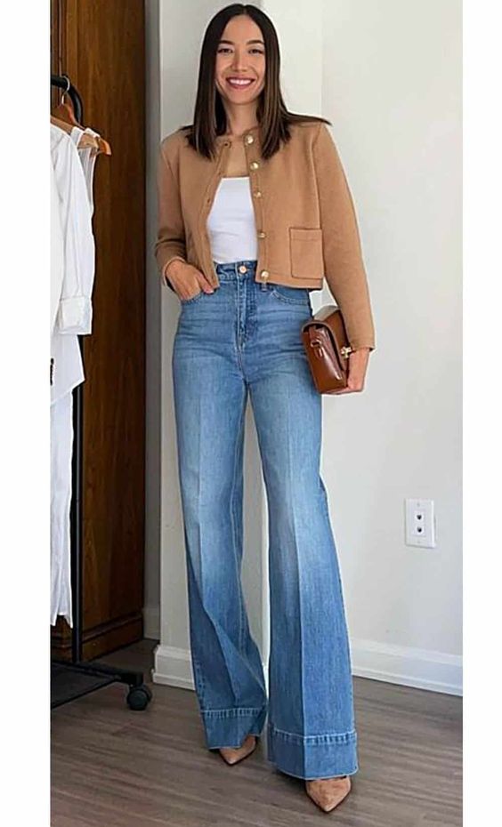 Cropped Camel Jacket with Wide-Leg Jeans Business Look