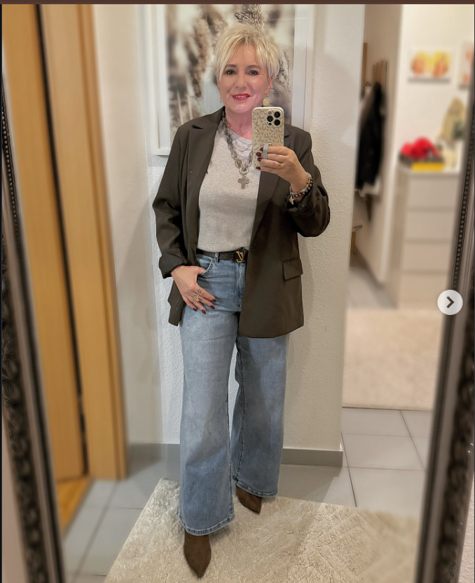 Olive Blazer with Wide-Leg Jeans Classic Business Look