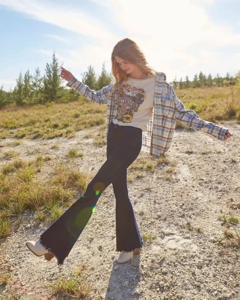 Graphic Tee and Flare Jeans Office Outfit