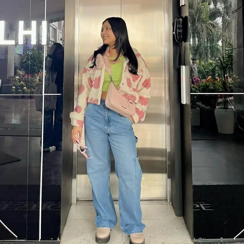 Soft Pattern Jacket with Light Cargo Jeans Office Outfit