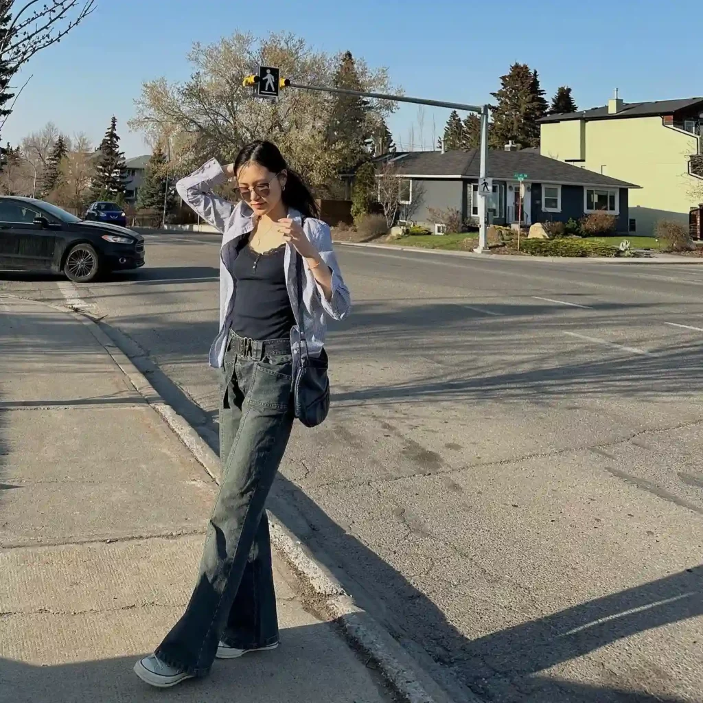 Smart Casual Low Rise Flare Jeans Office Outfit