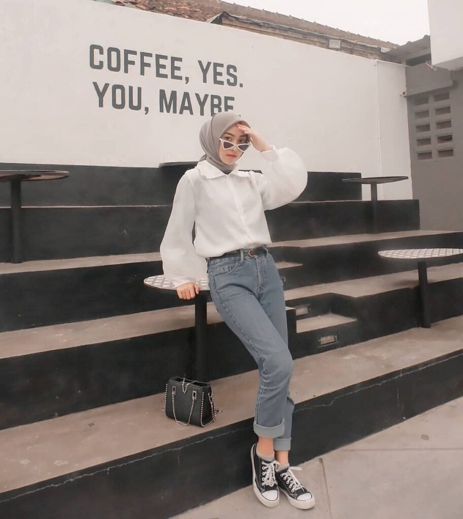 White Shirt with Straight Jeans Office Outfit