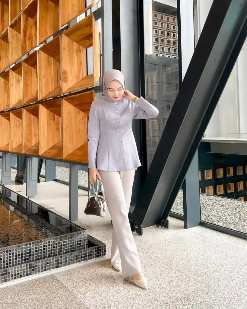 Soft Neutral Buttoned Top with Wide-Leg Pants Office Outfit