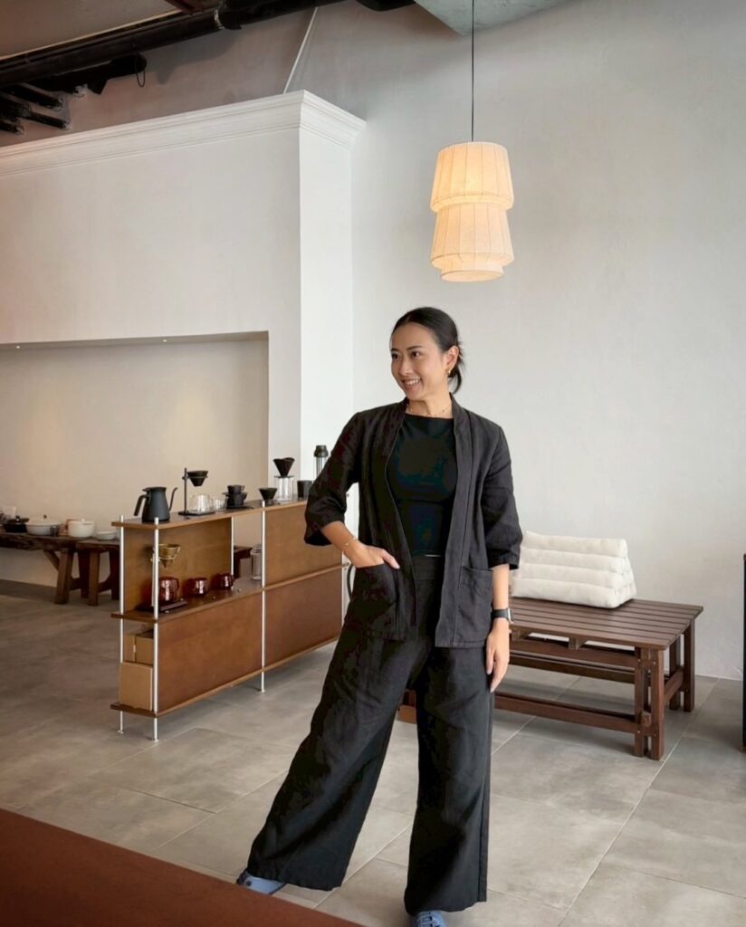 Relaxed Black Set with Wide-Leg Pants Office Outfit