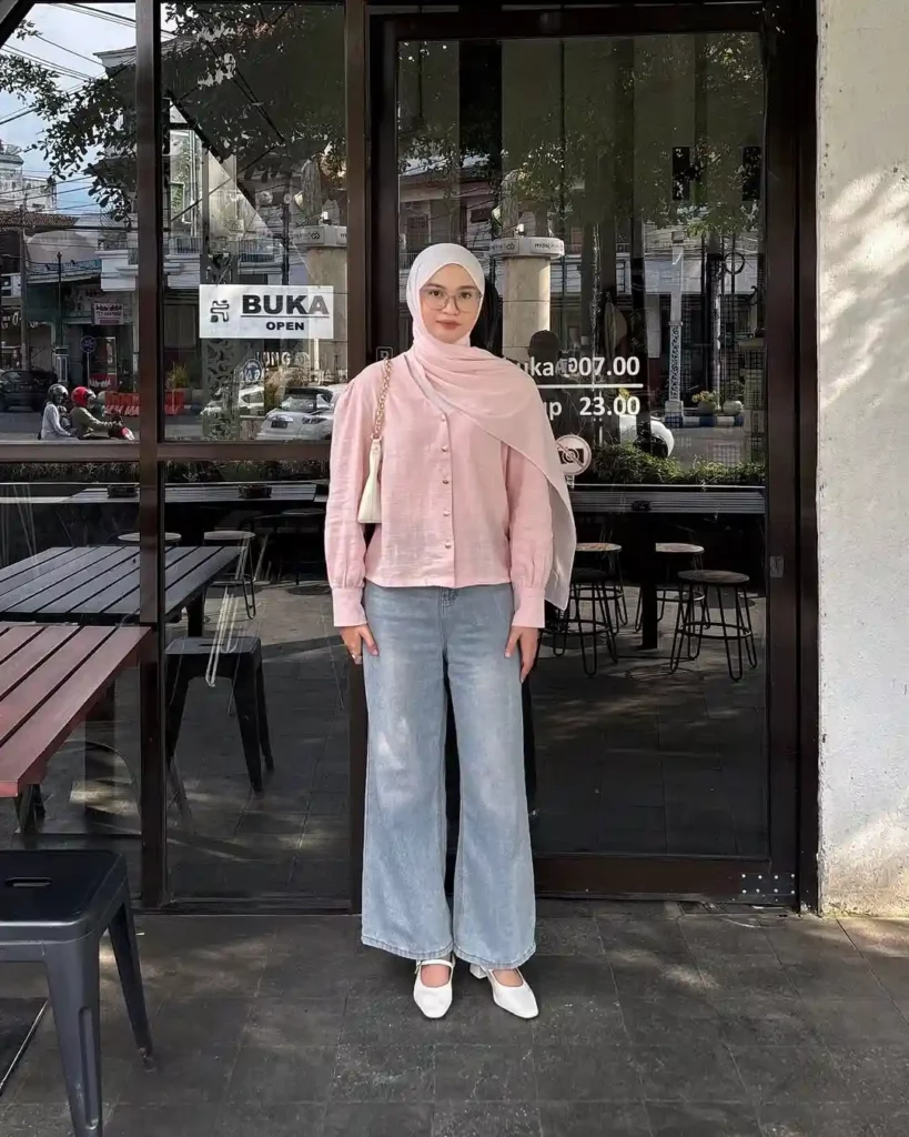 Pink Buttoned Shirt with Light Wash Jeans Office Outfit
