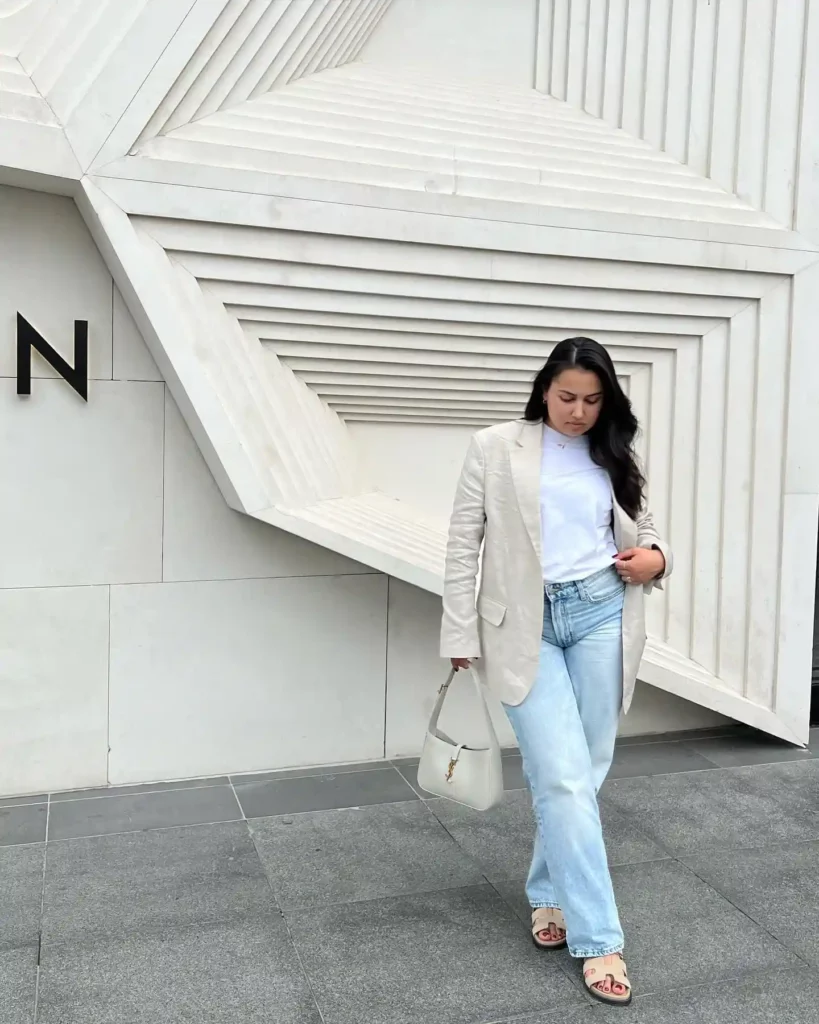 Light Blazer with Wide-Leg Jeans Summer Office Outfit