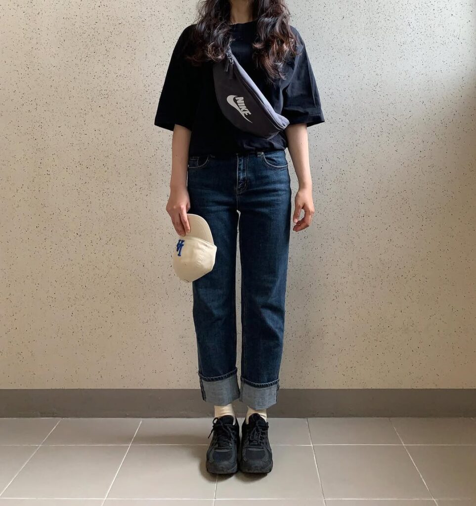 Black Tee with Dark Blue Rolled Jeans Office Outfit