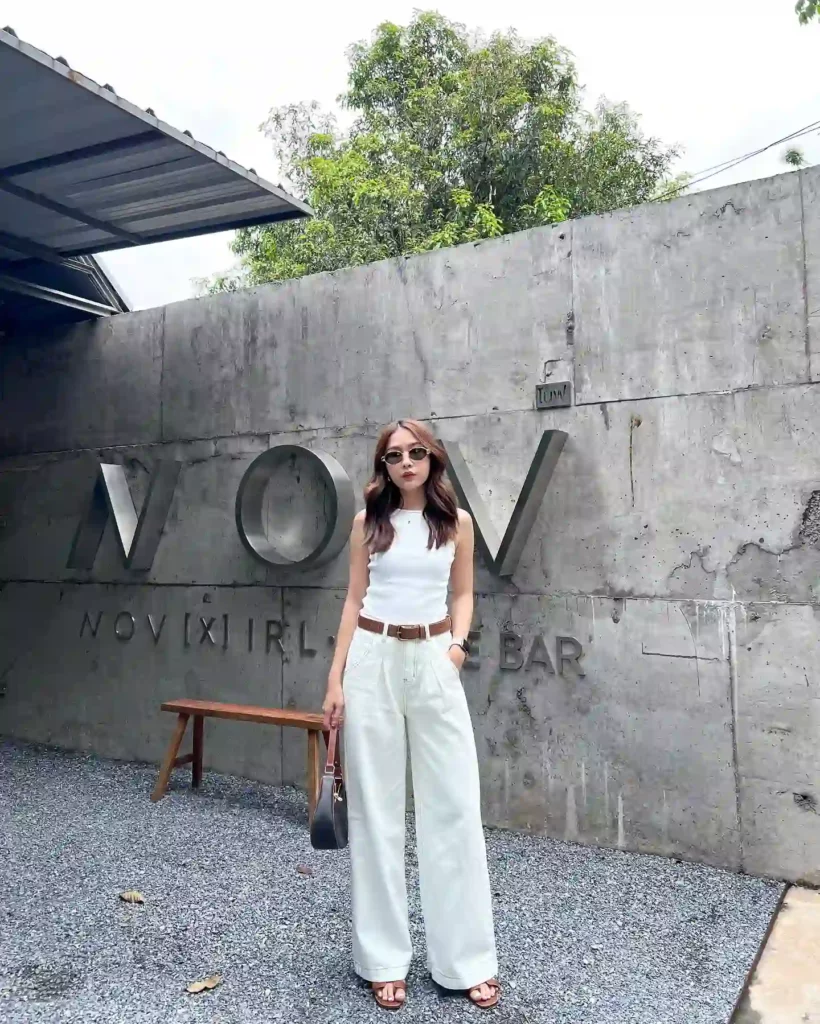 White Sleeveless Top with White Wide-Leg Jeans Old Money Outfit