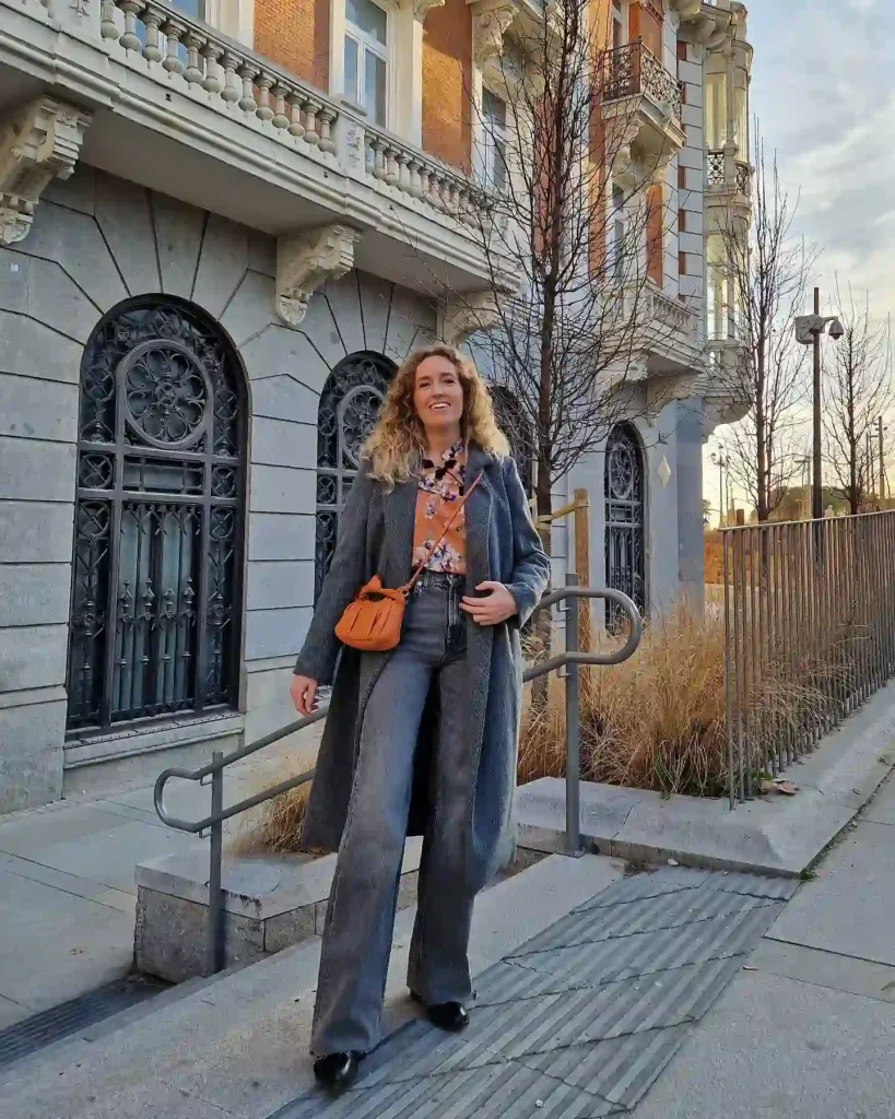 Grey Coat with Wide-Leg Grey Jeans Office Outfit