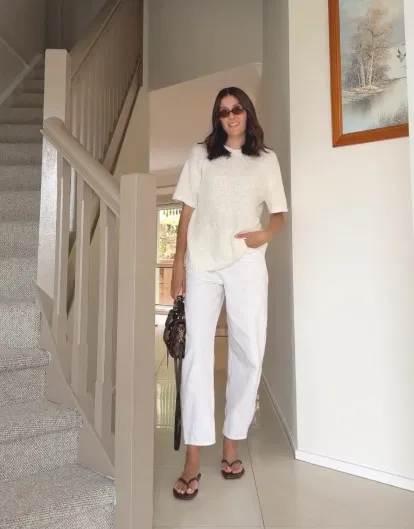 Cream Linen Tee with White Barrel Jeans Outfit