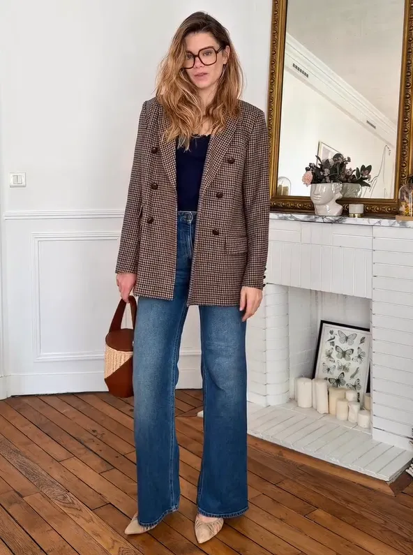 Houndstooth Blazer with Navy Barrel Jeans Outfit