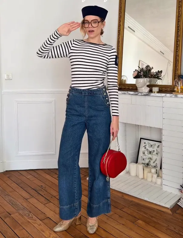 Breton Striped Top with Sailor-Detail Navy Barrel Jeans Outfit