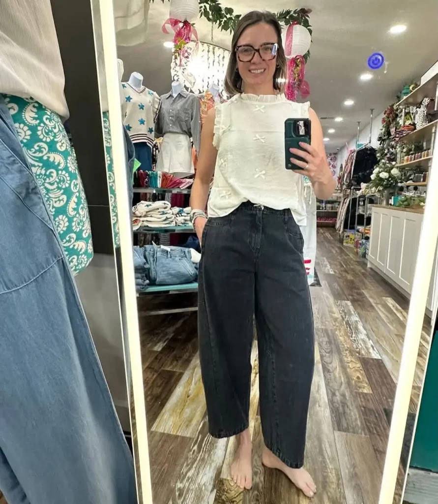 Black Barrel Jeans with Ruffled Sleeveless Top Outfit