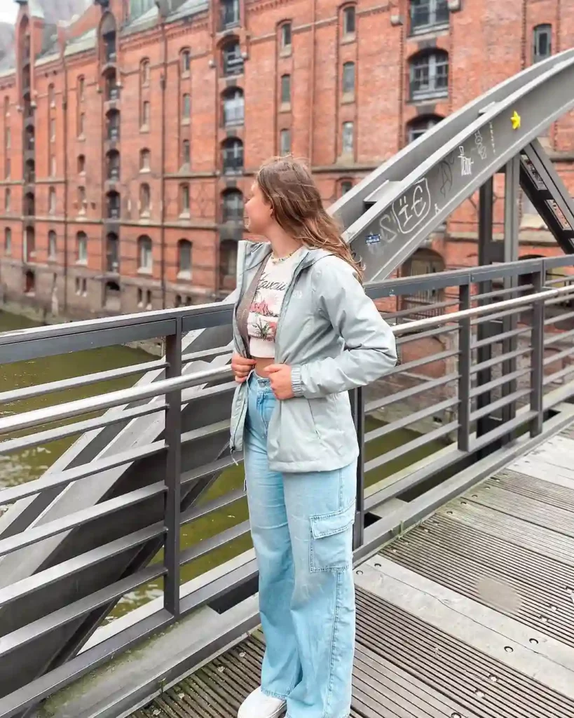 Light Windbreaker with Light Wash Cargo Jeans Fall Outfit