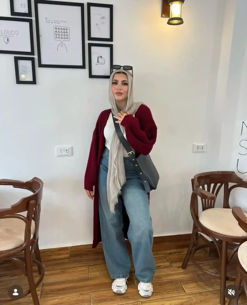 Burgundy Cardigan with Baggy Jeans Fall Outfit