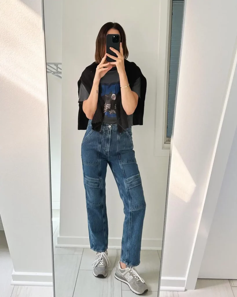 Graphic Tee with Blue Cargo Jeans Fall Outfit