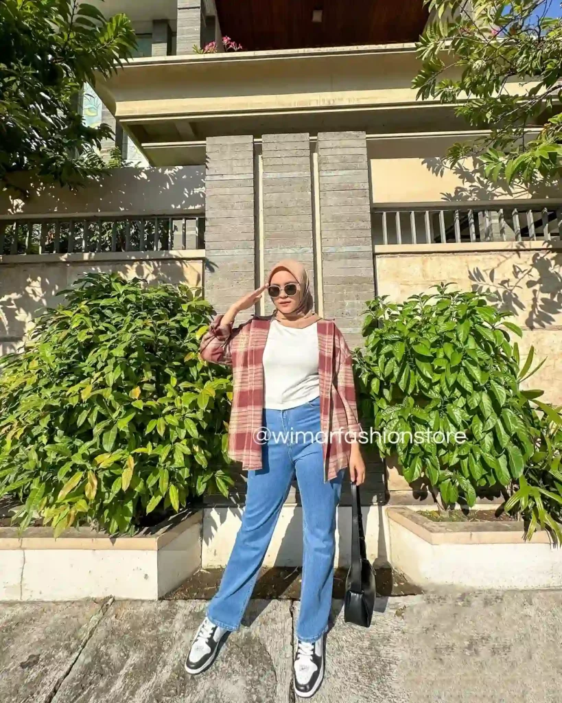 Plaid Shirt with Boyfriend Jeans Fall Outfit